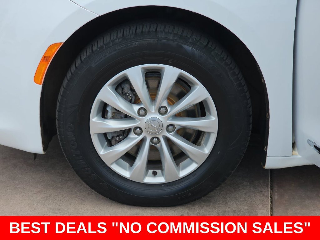 Used 2018 Chrysler Pacifica Touring-L FWD image 36