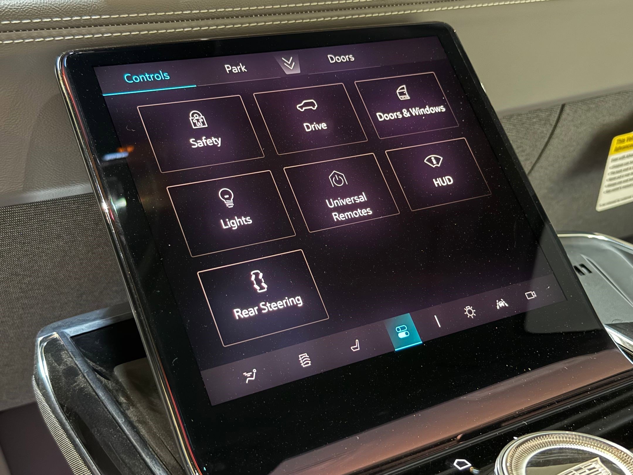 New 2025 Cadillac Escalade IQ Sport 1 w/ Smart Trailering package image 33