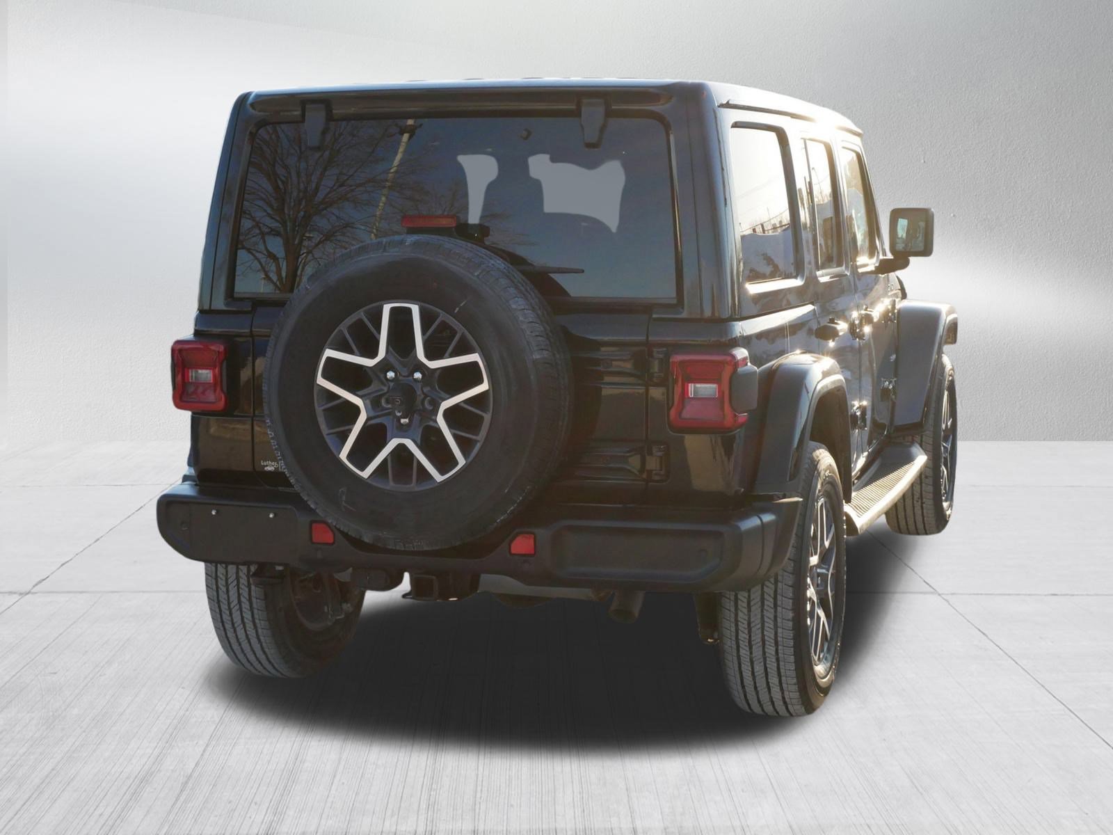 Used 2024 Jeep Wrangler Sahara w/ Technology Group image 6