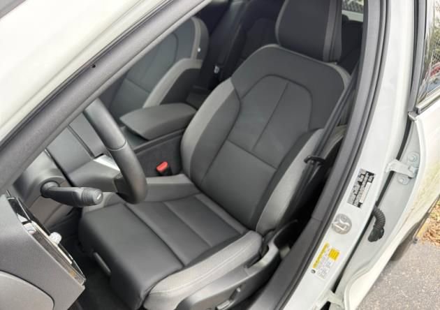 Used 2023 Volvo C40 Recharge Core AWD/4WD image 3