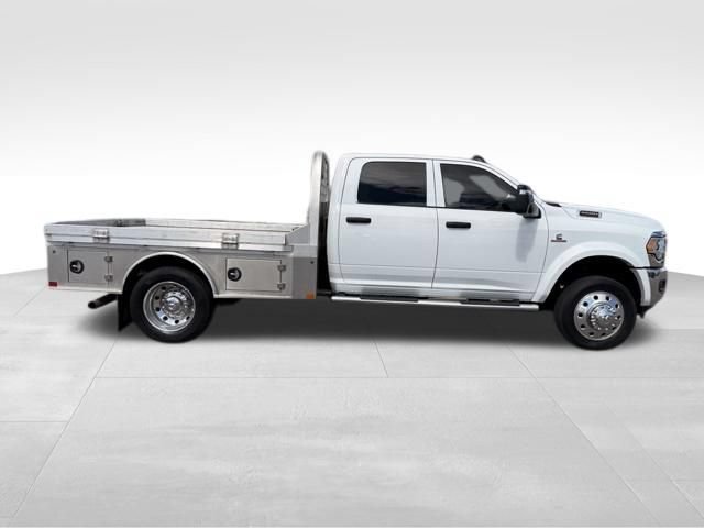 Used 2024 RAM 5500 Tradesman w/ Chrome Appearance Group AWD/4WD image 18
