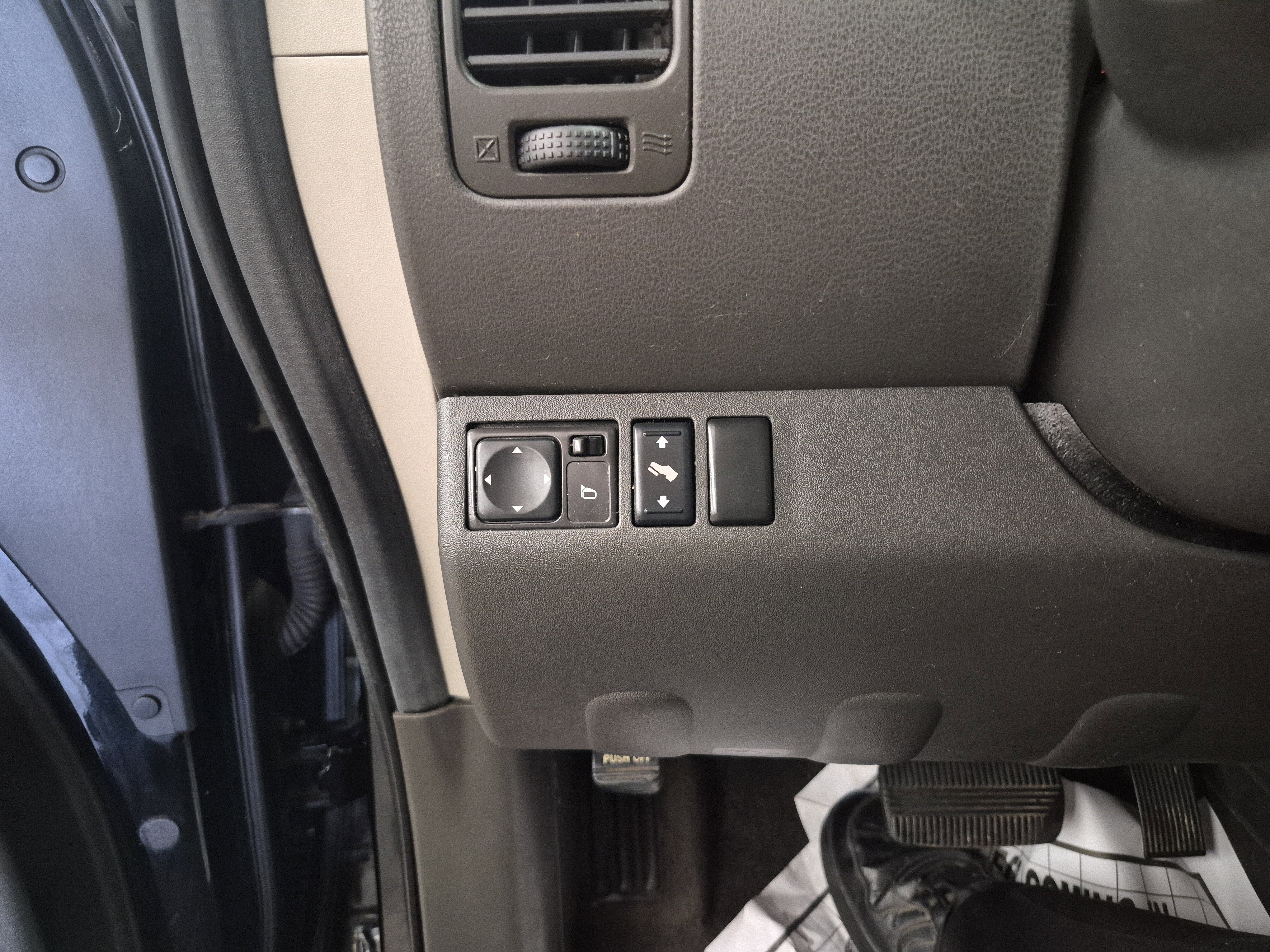 Used 2011 Nissan Pathfinder SV w/ Protection Pkg RWD image 20
