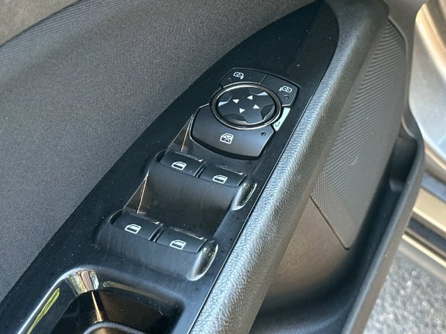 Used 2014 Ford Fusion SE FWD image 13