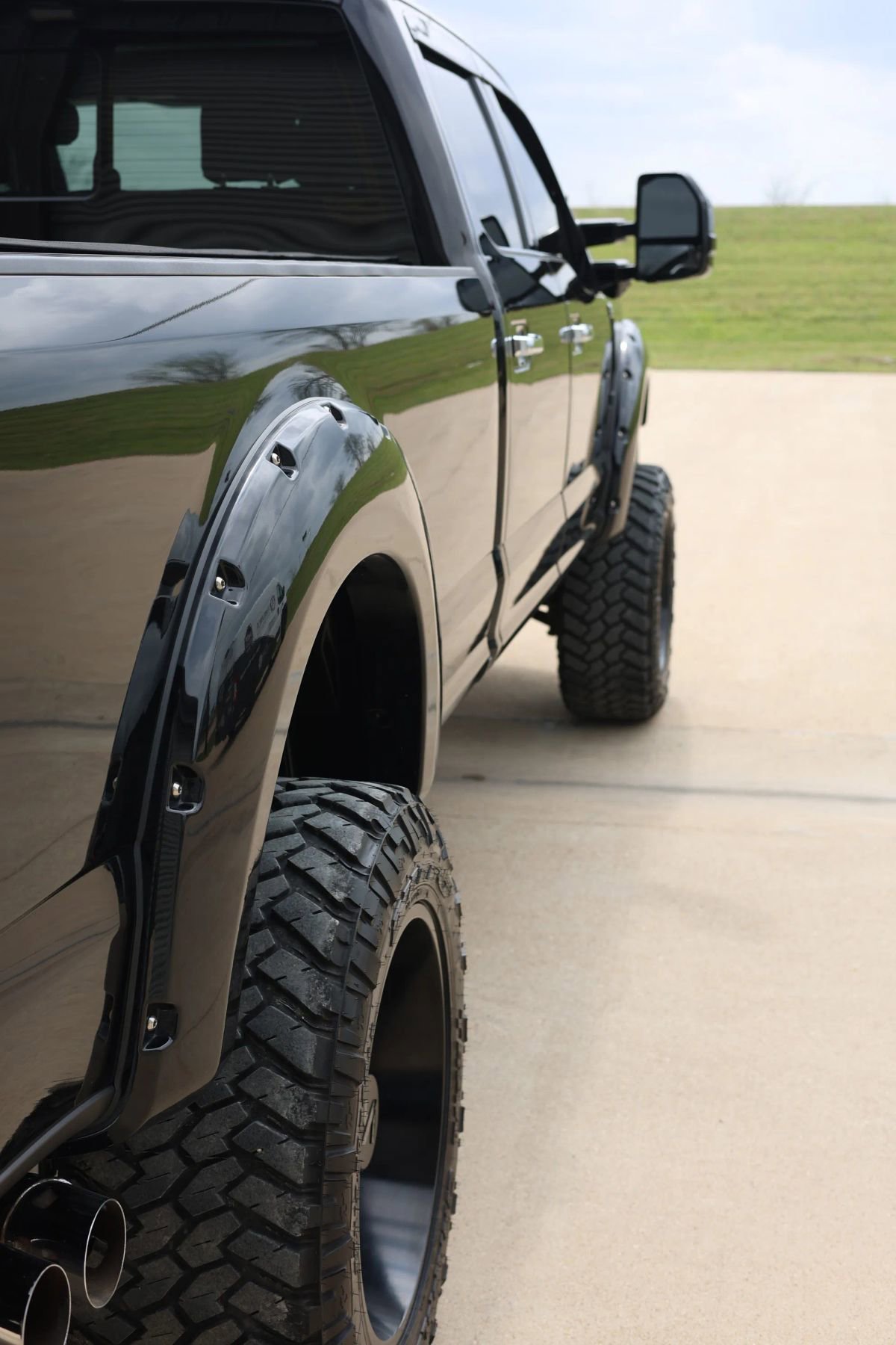 Used 2021 Ford F350 Platinum w/ FX4 Off-Road Package image 5