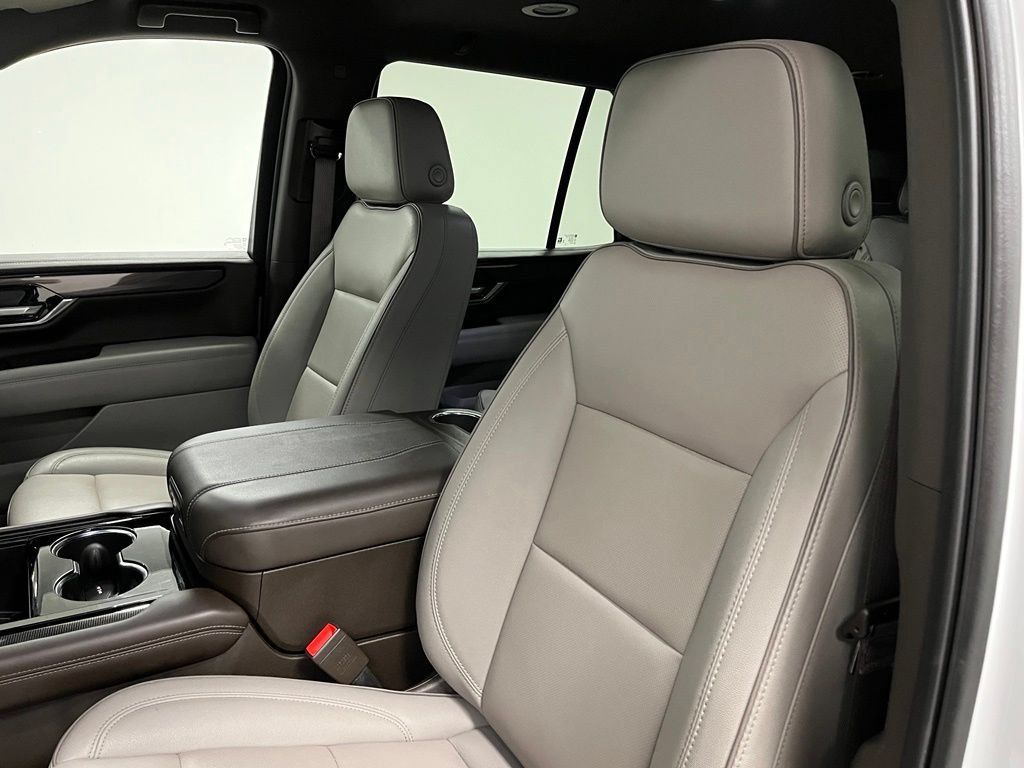 Used 2025 GMC Yukon Elevation AWD/4WD image 22