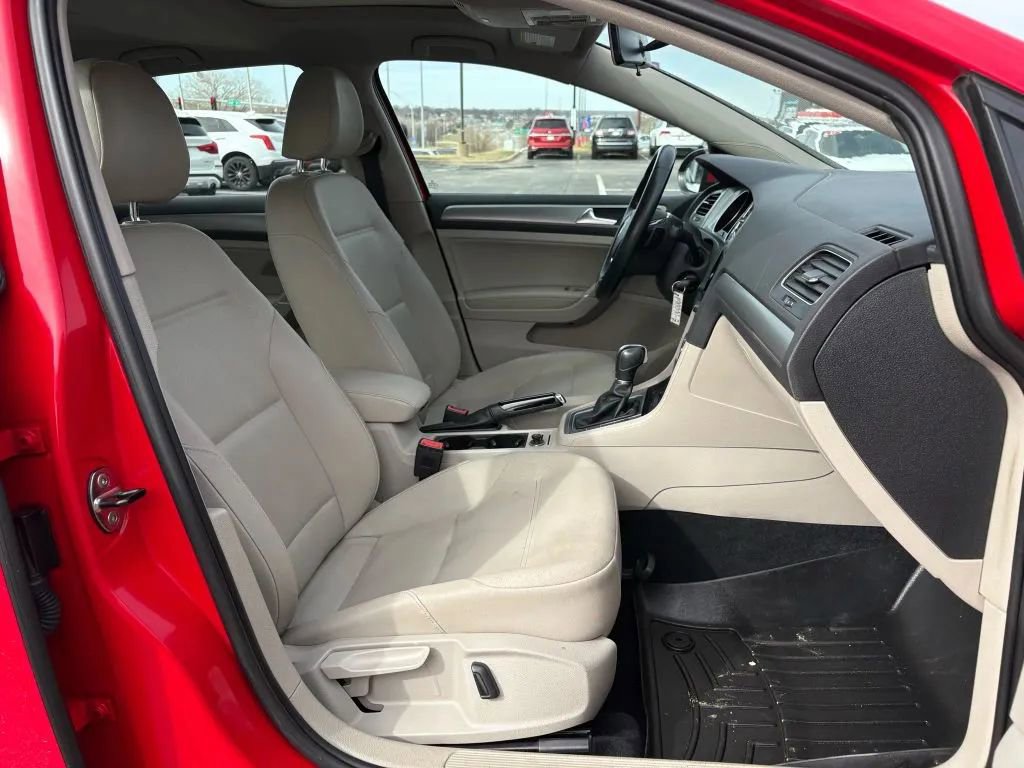 Used 2015 Volkswagen Golf S image 15