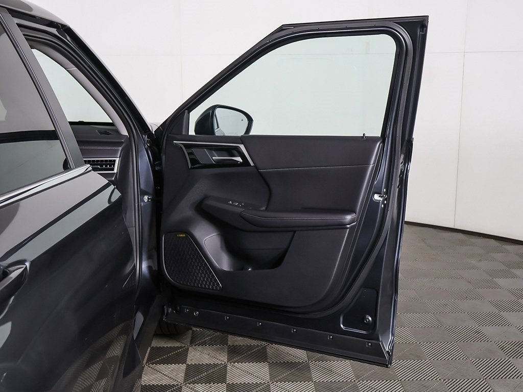 New 2025 Mitsubishi Outlander SE image 24