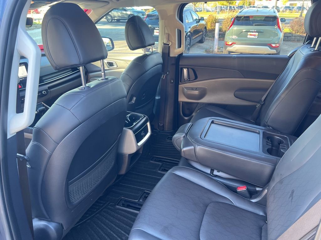 Certified 2025 Kia Carnival EX image 9
