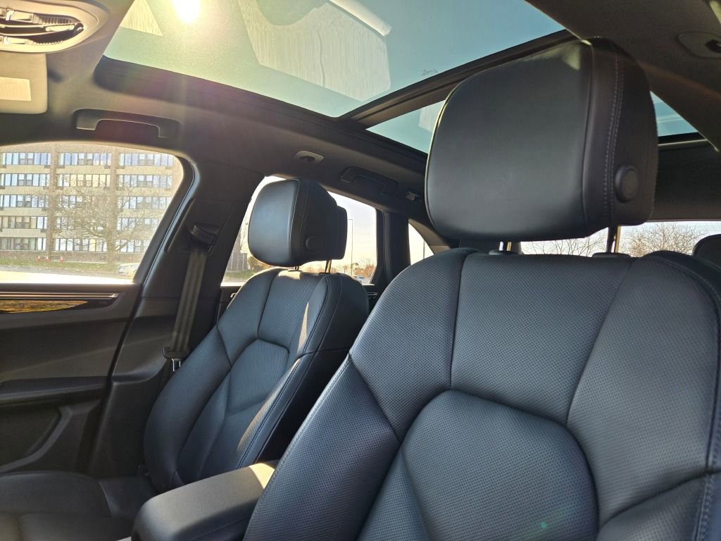 Certified 2024 Porsche Macan image 20