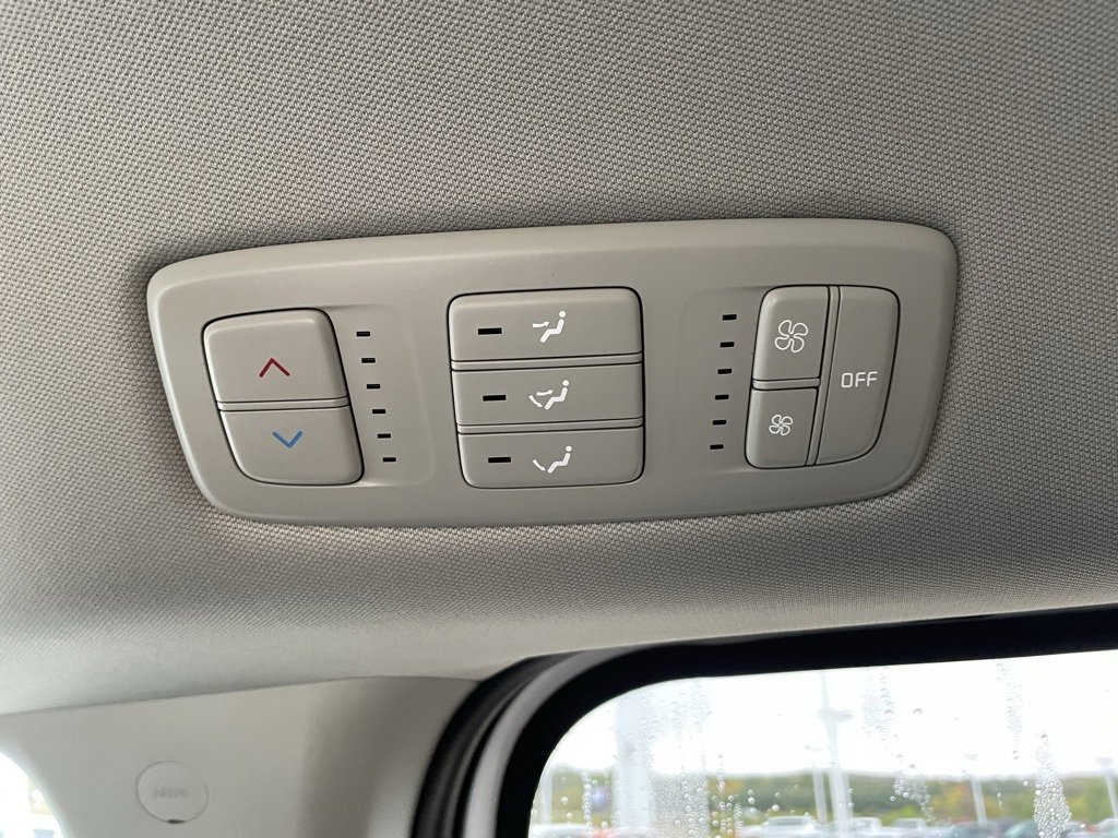 Used 2024 Kia Carnival LX image 21