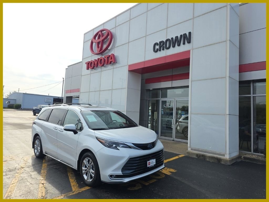Used 2024 Toyota Sienna Platinum AWD/4WD image 1