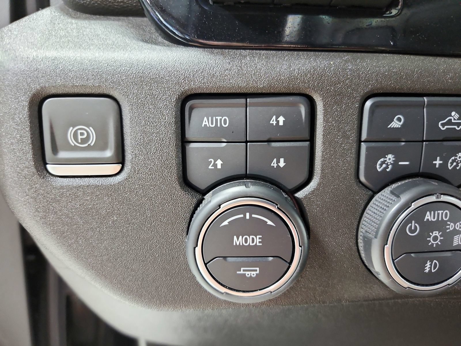 Used 2024 Chevrolet Silverado 2500 ZR2 w/ Technology Package AWD/4WD image 29