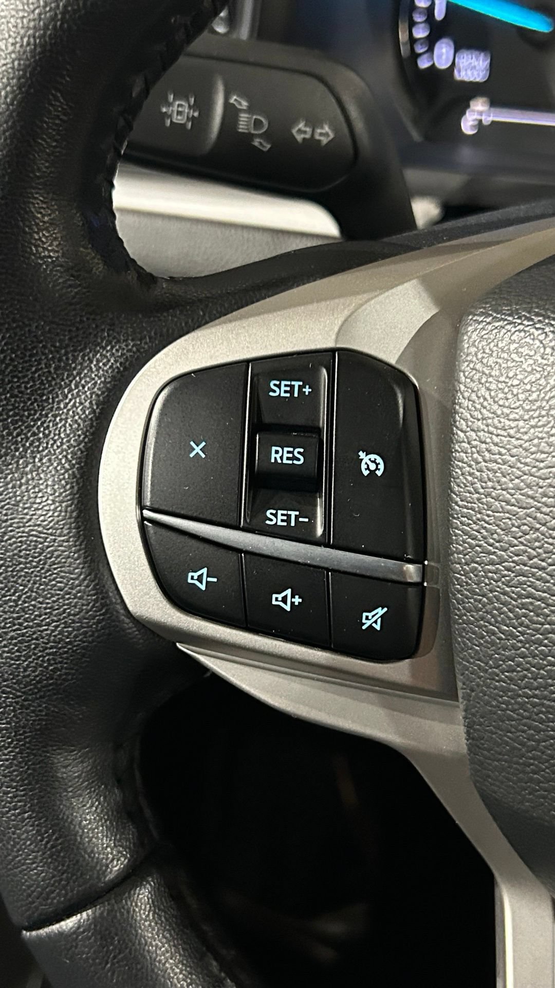 Used 2023 Ford Explorer XLT w/ Equipment Group 202A AWD/4WD image 81