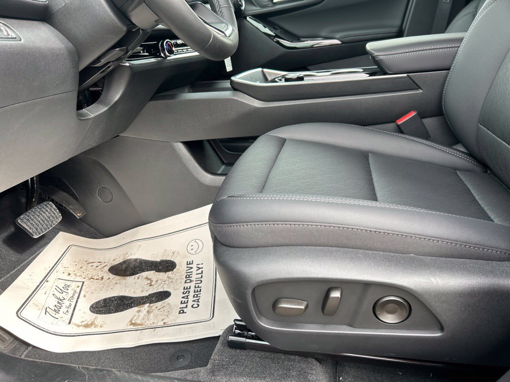 New 2027 Chevrolet Equinox LT w/ Convenience Package II AWD/4WD image 12