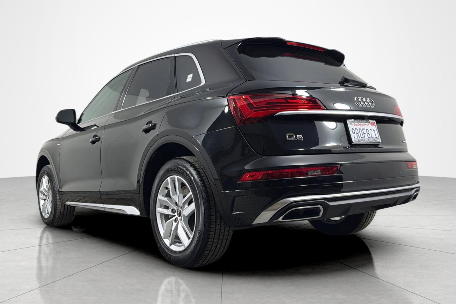Used 2023 Audi Q5 2.0T Premium w/ Convenience Package AWD/4WD image 3