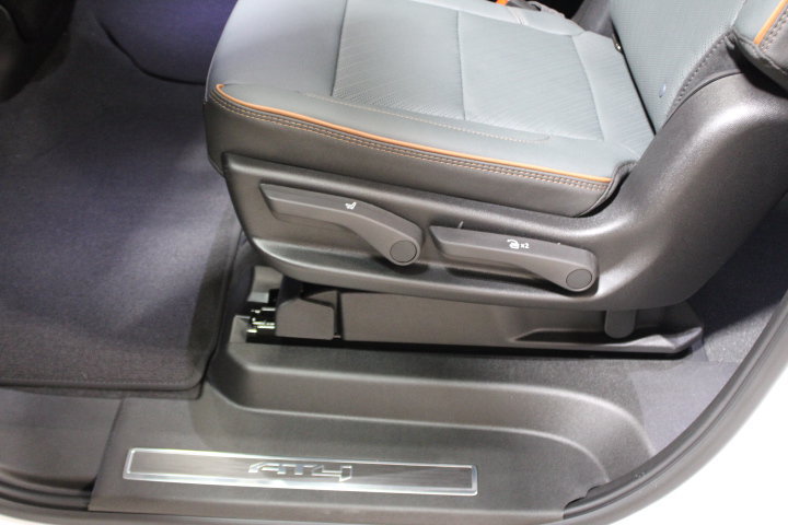 New 2026 GMC Yukon XL AT4 w/ AT4 Premium Plus Package AWD/4WD image 65