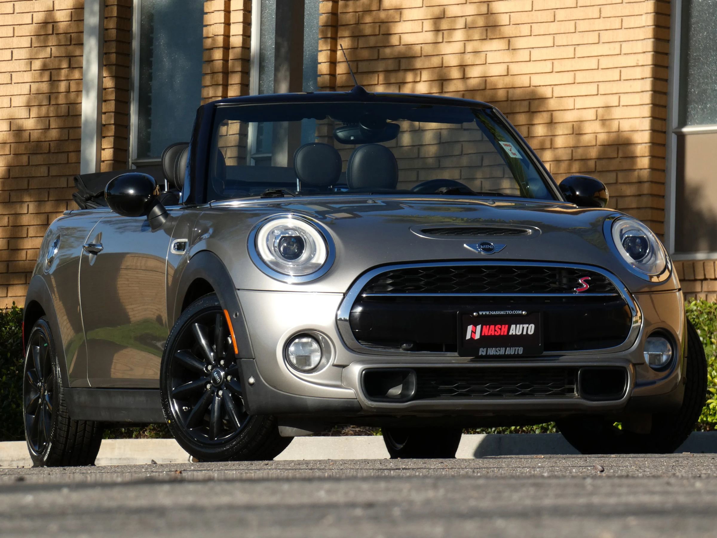 Used 2018 MINI Cooper S w/ Premium Package image 3