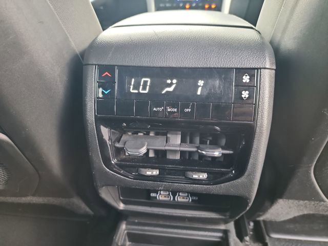 Used 2023 Jeep Grand Cherokee L Laredo image 37