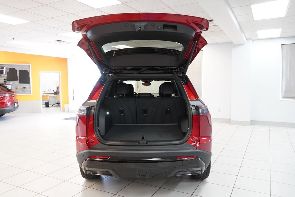 New 2026 Chevrolet Equinox RS w/ LPO, Floor Liner Package AWD/4WD image 9