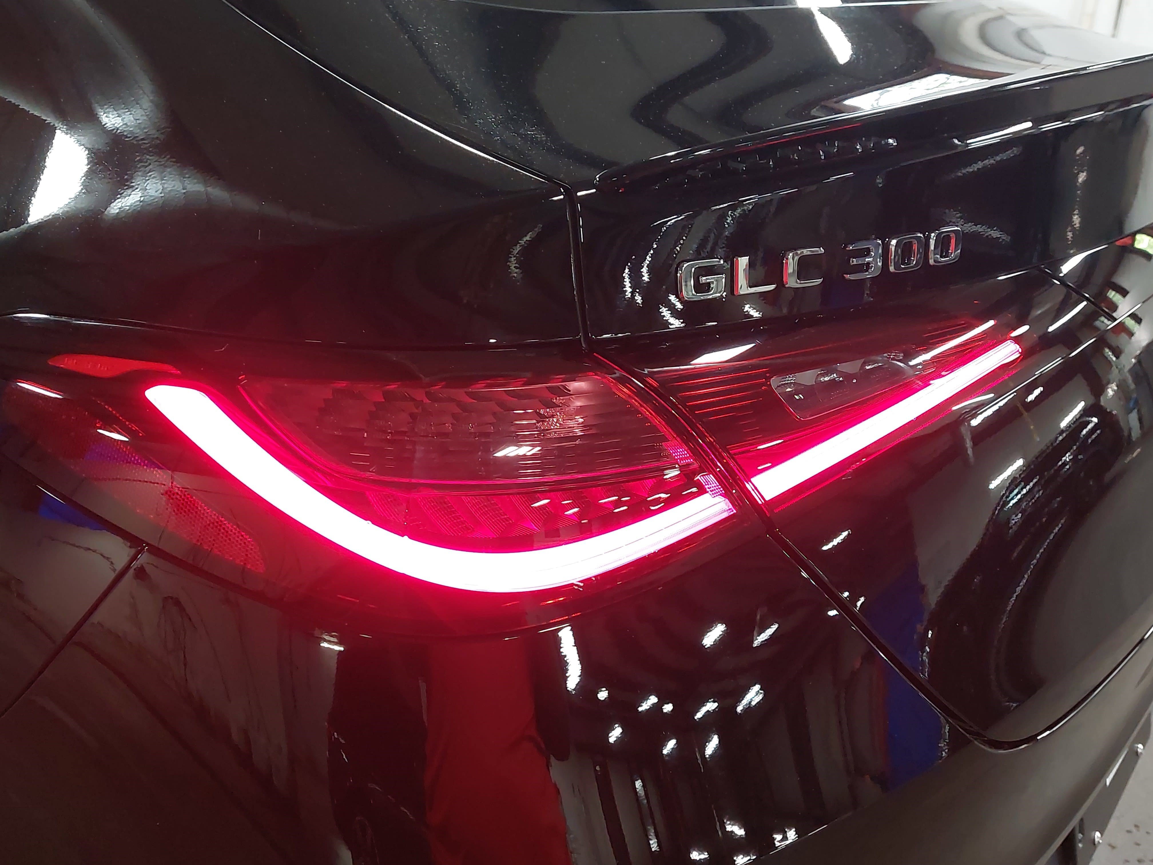 Used 2025 Mercedes-Benz GLC 300 4MATIC image 35