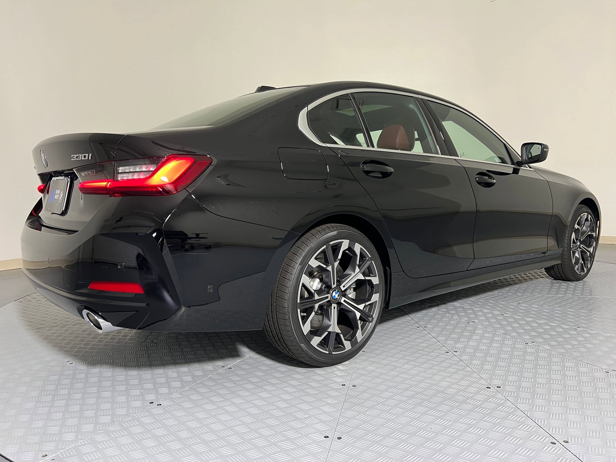 New 2025 BMW 330i xDrive Sedan w/ Premium Package AWD/4WD image 8