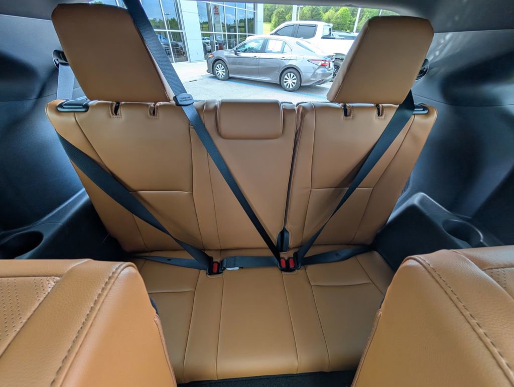 New 2026 Toyota Highlander Platinum image 28