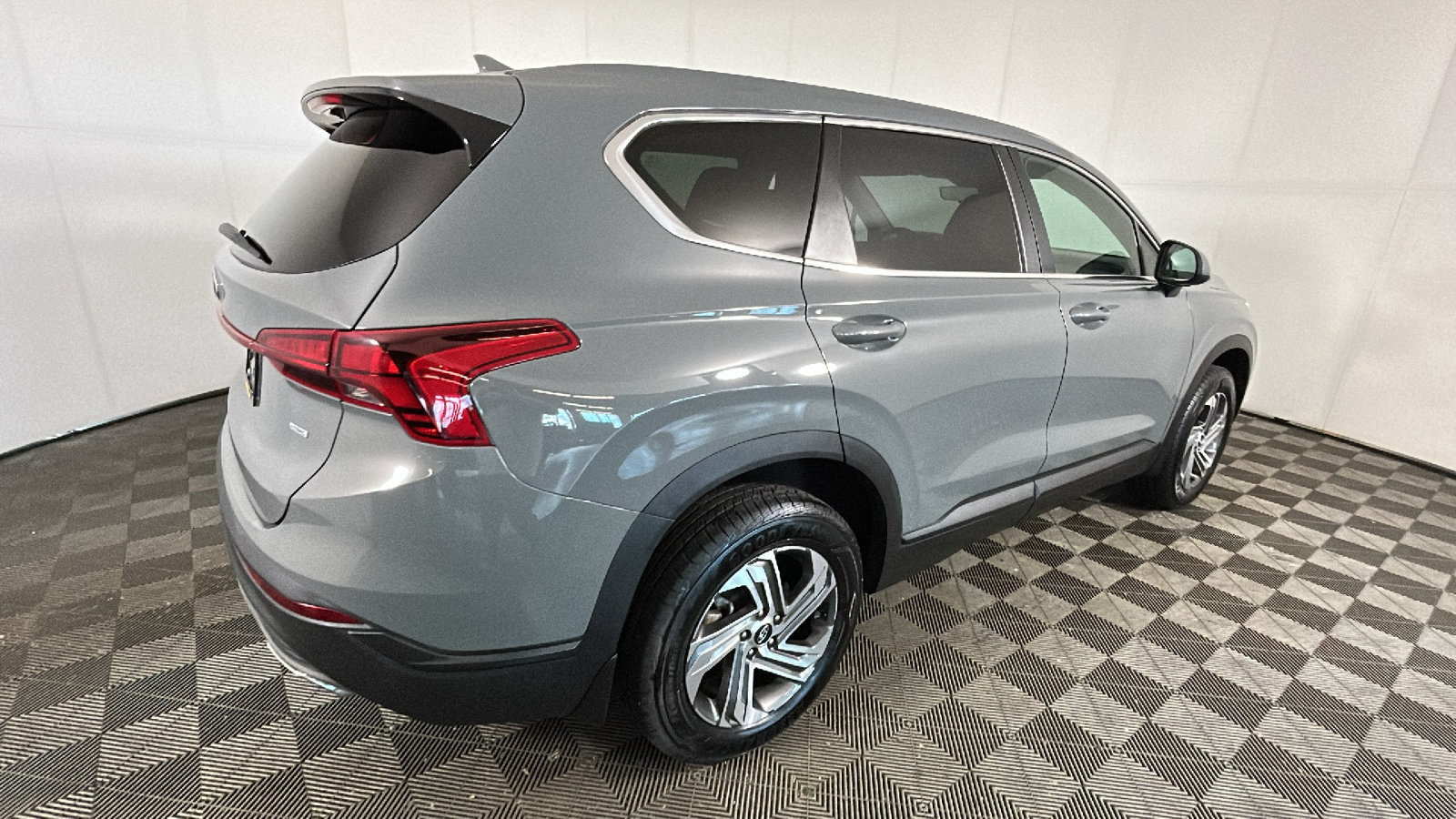 Used 2023 Hyundai Santa Fe SE w/ Cargo Package AWD/4WD image 3