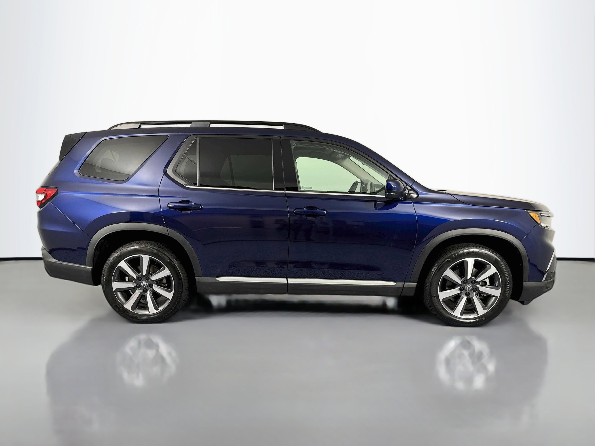 Certified 2025 Honda Pilot Touring image 4