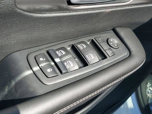 New 2026 Chrysler Pacifica Select FWD image 17