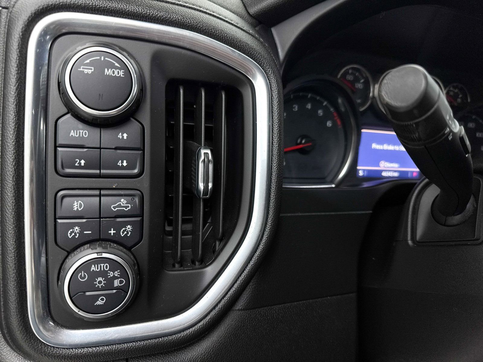 Used 2021 Chevrolet Silverado 1500 LT Trail Boss w/ Convenience Package II image 3