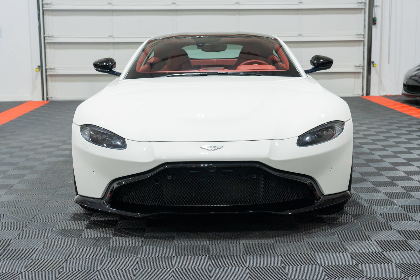 Used 2019 Aston Martin V8 Vantage Coupe RWD image 2
