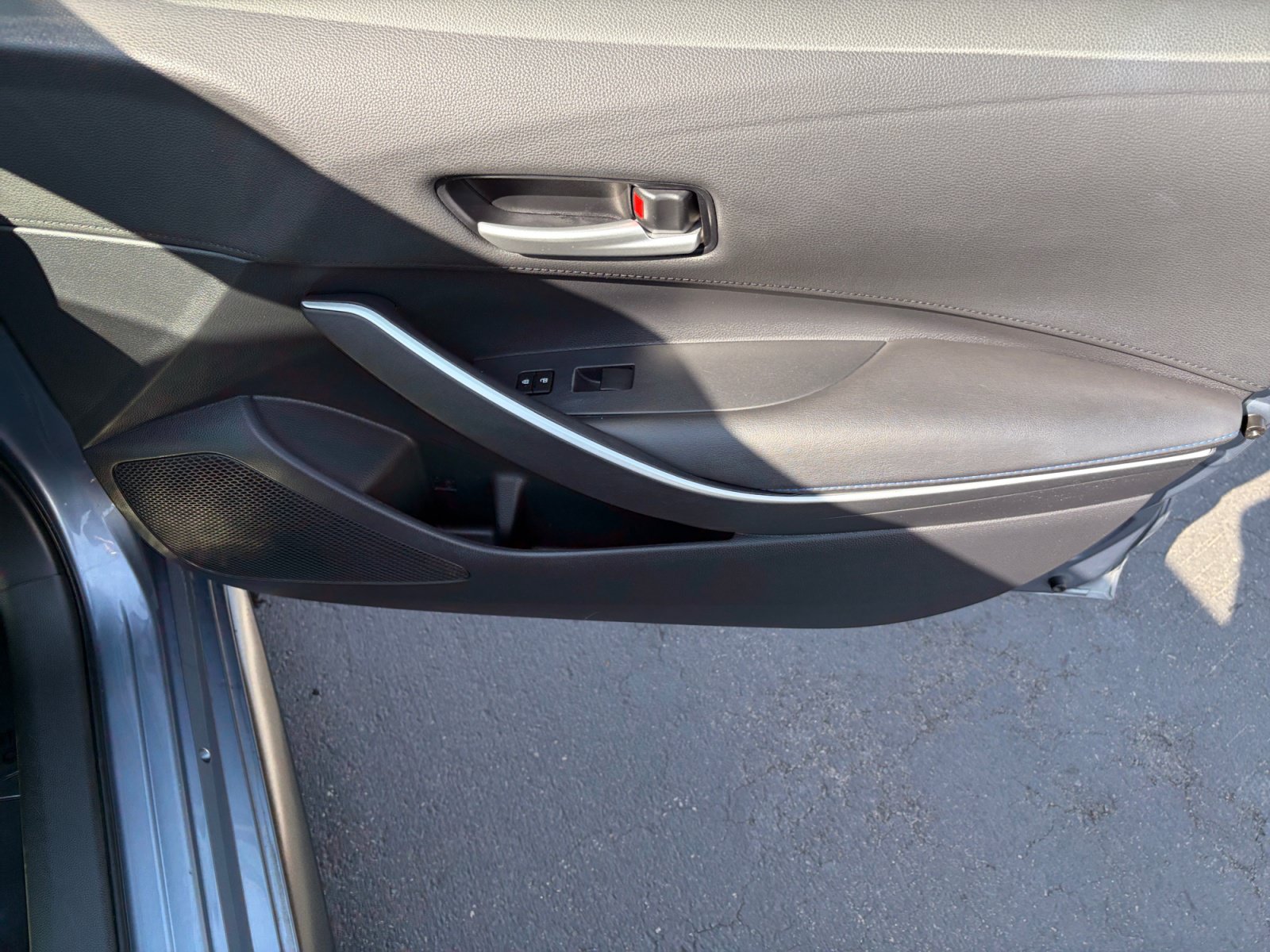Used 2020 Toyota Corolla SE w/ Carpet Mat Package (TMS) FWD image 27