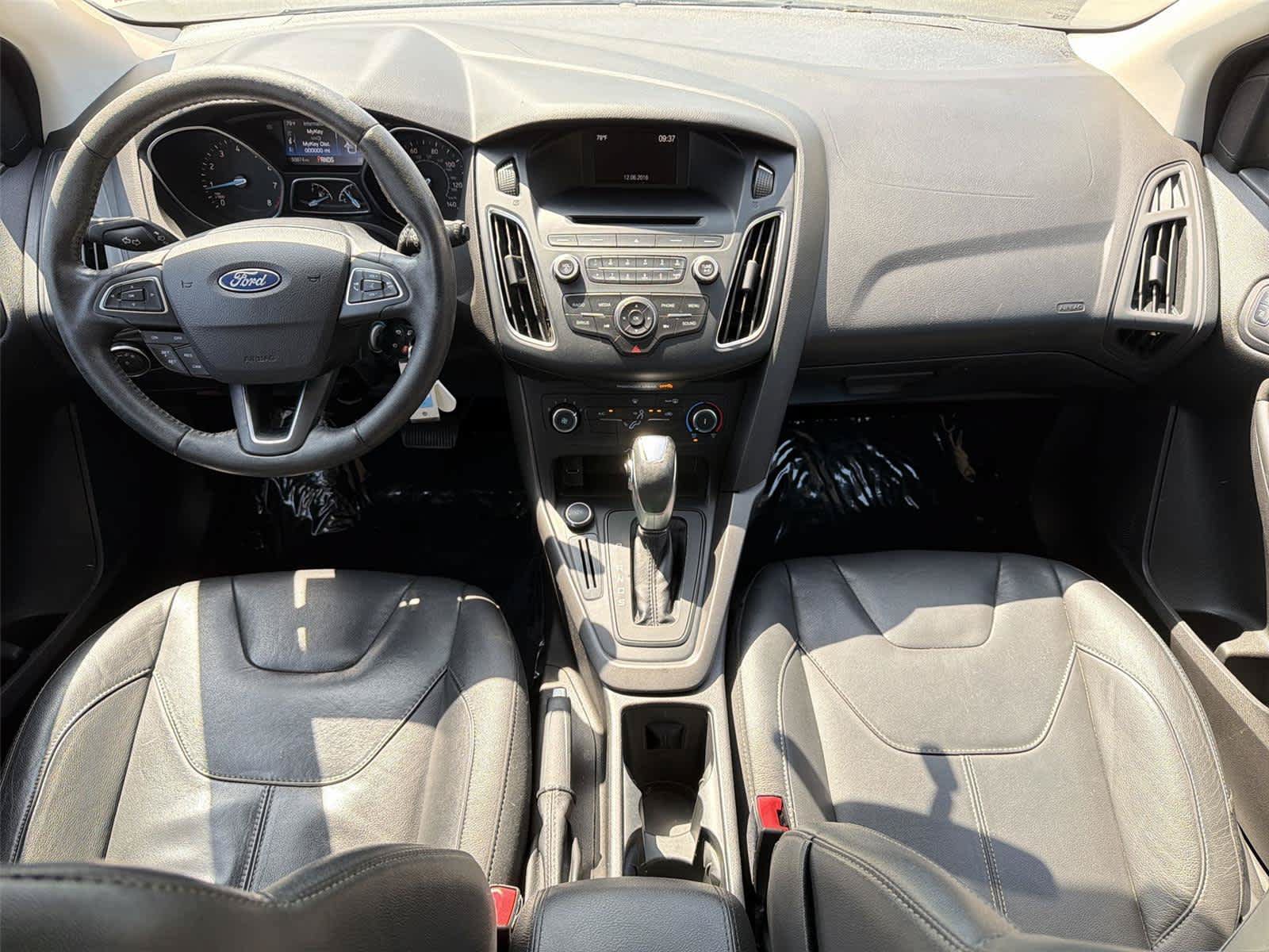 Used 2016 Ford Focus SE w/ Equipment Group 201A FWD image 11