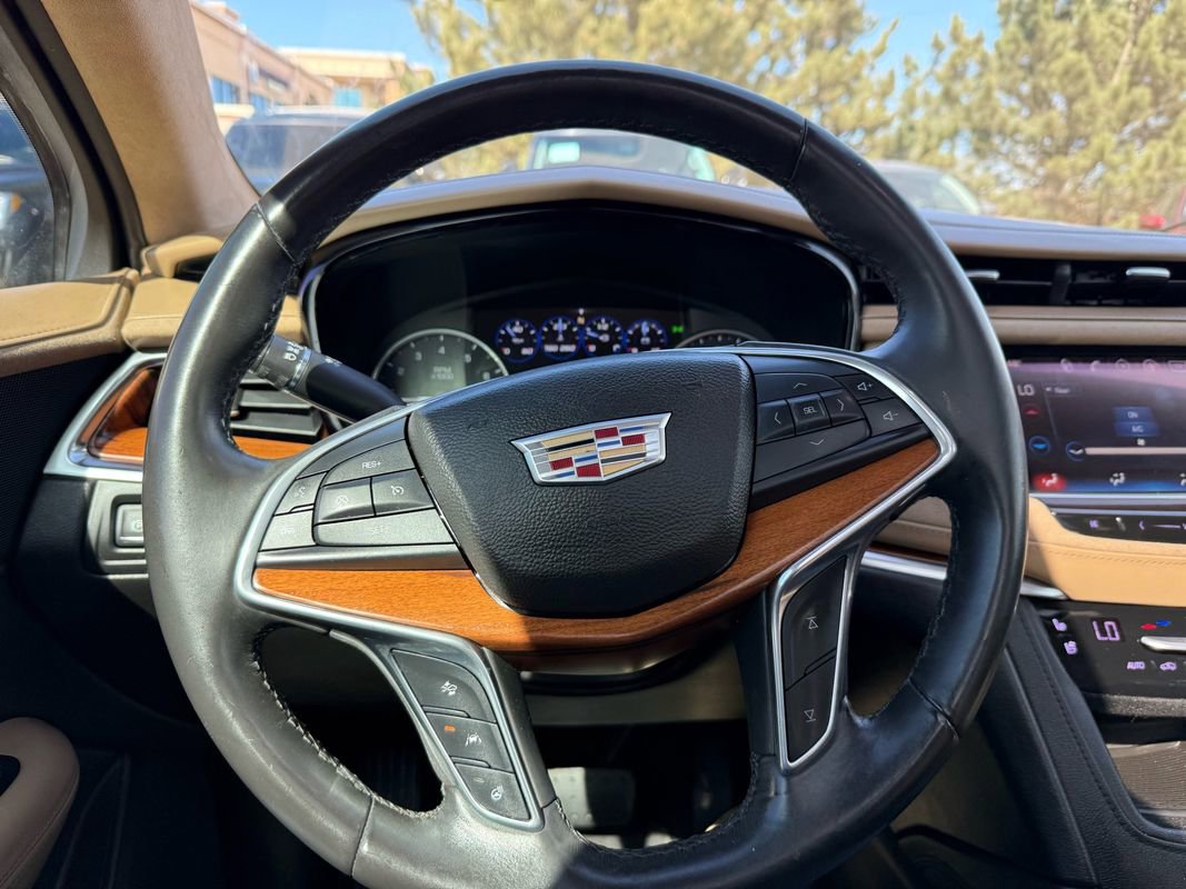 Used 2017 Cadillac XT5 Platinum AWD/4WD image 28