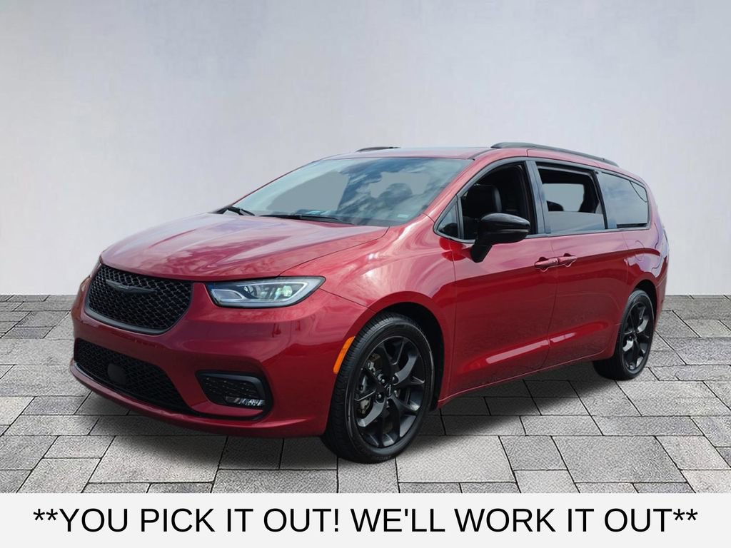 Used 2025 Chrysler Pacifica Limited FWD image 3
