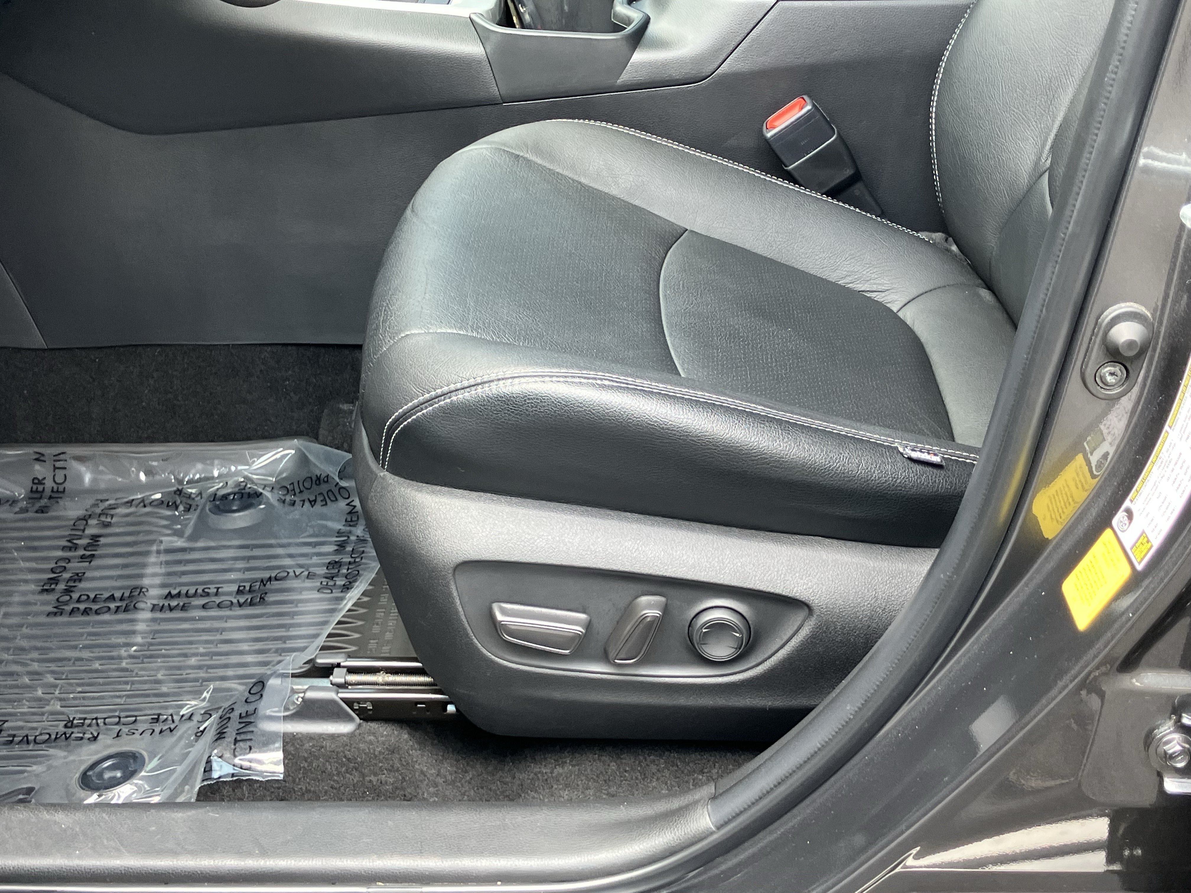 Used 2023 Toyota RAV4 XLE w/ Convenience Package FWD image 17