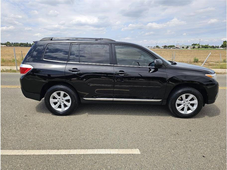 Used 2012 Toyota Highlander SE w/ Tow Pkg AWD/4WD image 4