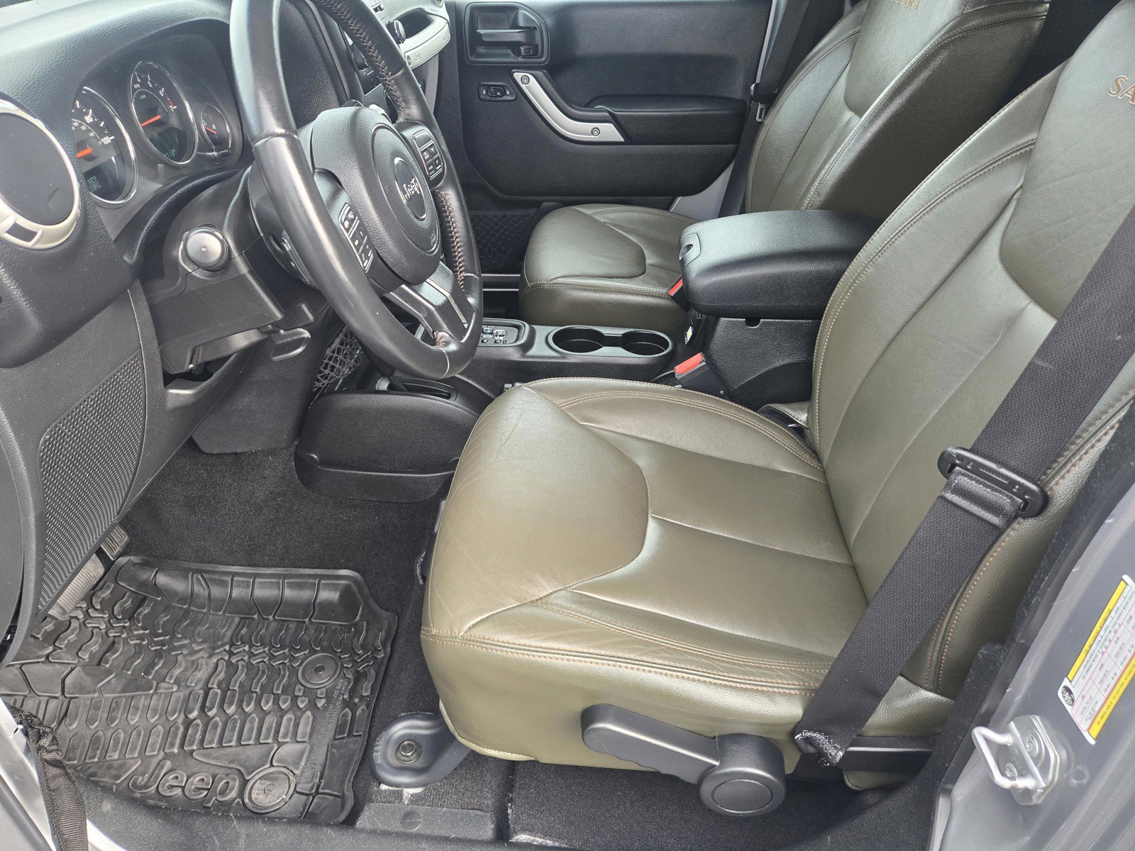 Used 2017 Jeep Wrangler Unlimited Sahara w/ Connectivity Group image 11