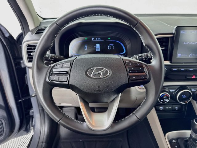 Certified 2025 Hyundai Venue SEL FWD image 15