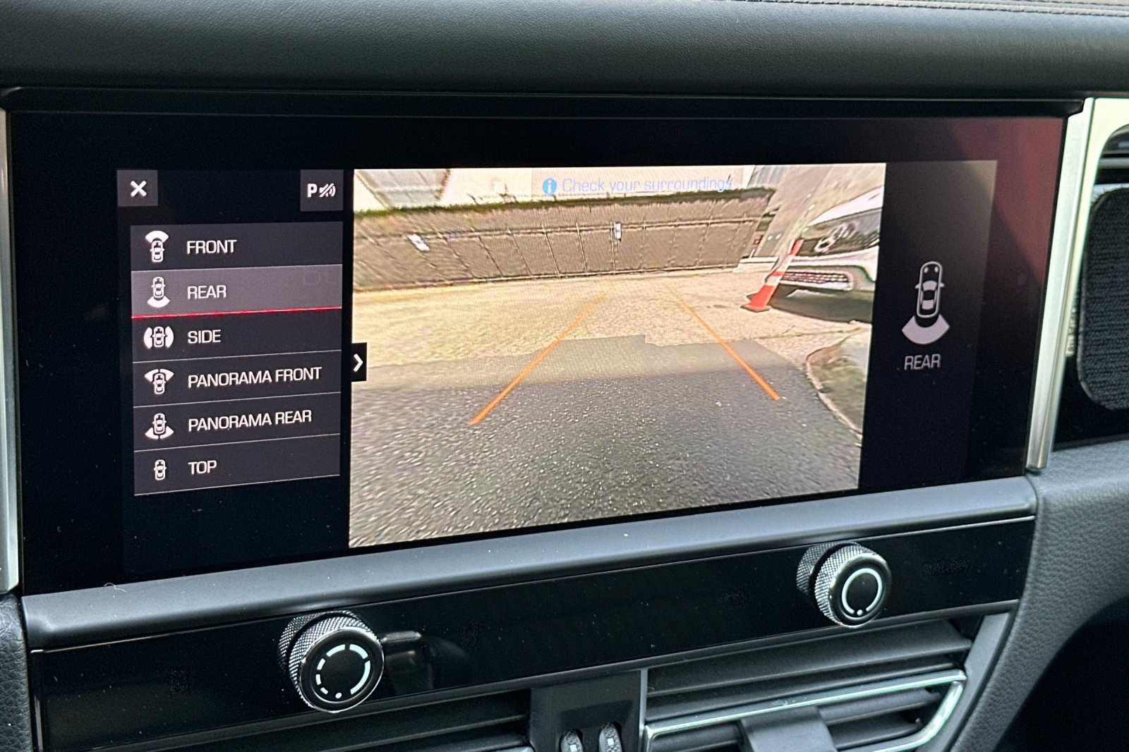 Used 2023 Porsche Macan AWD/4WD image 19