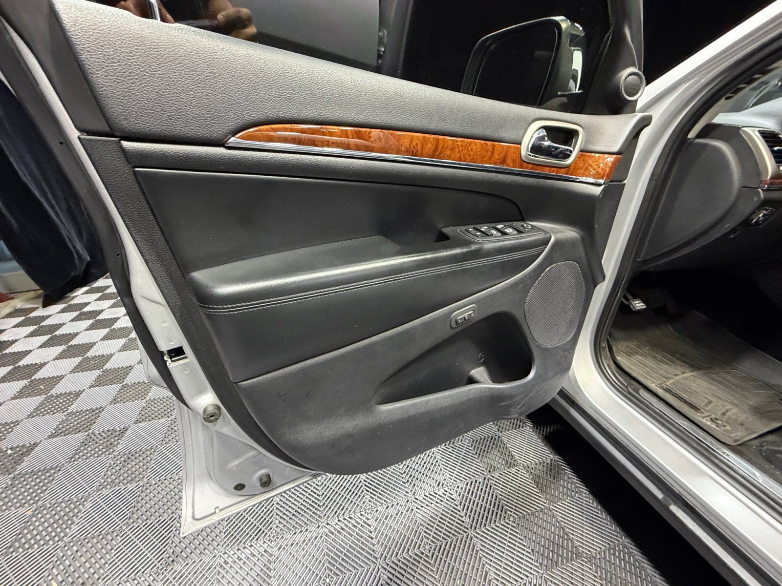 Used 2012 Jeep Grand Cherokee Limited image 13