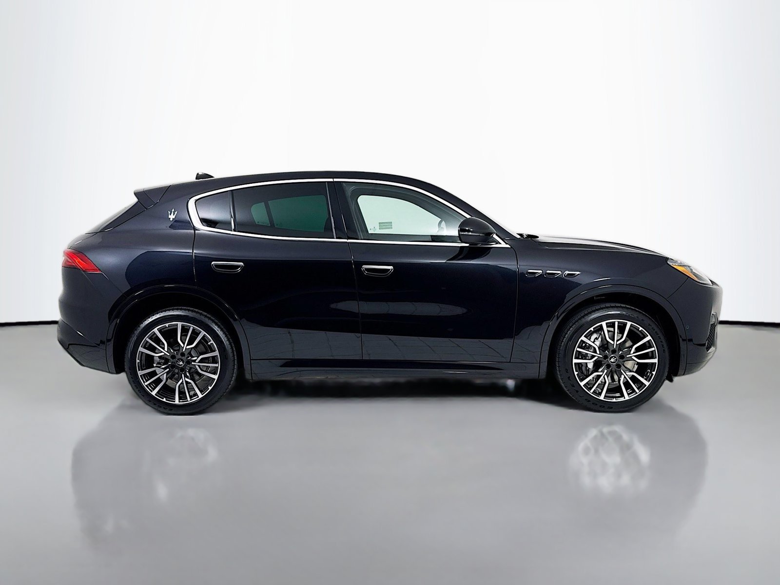 Used 2025 Maserati Grecale GT AWD/4WD image 9