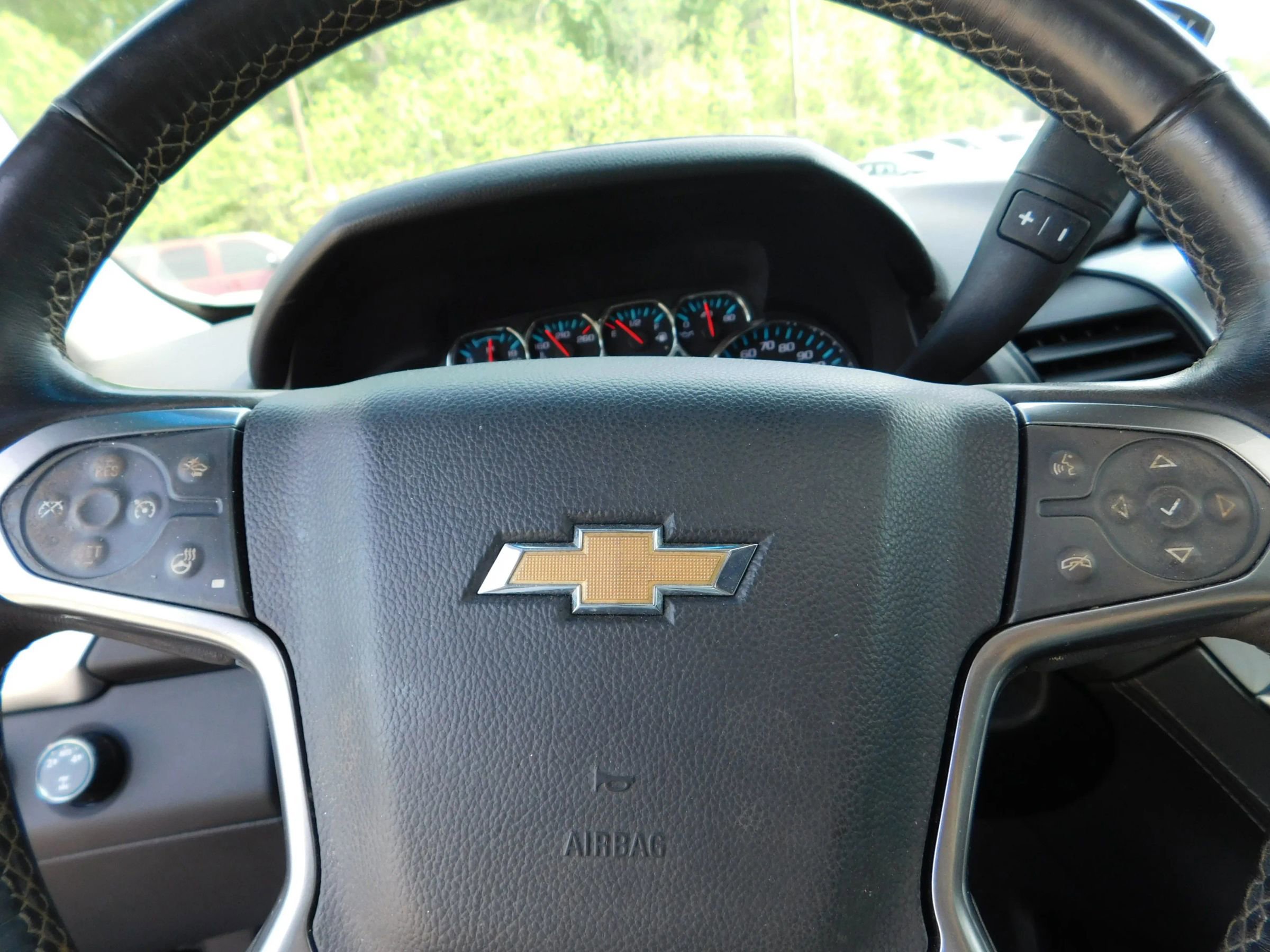 Used 2015 Chevrolet Tahoe LTZ AWD/4WD image 28