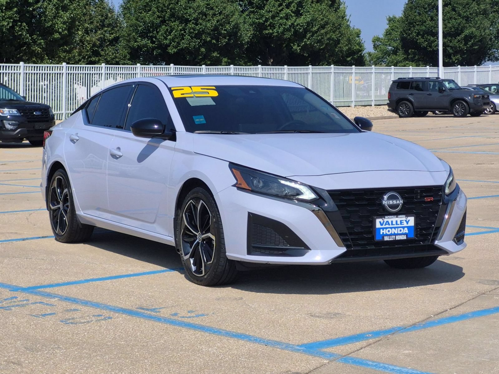Used 2025 Nissan Altima 2.5 SR w/ SR Premium Package FWD image 4