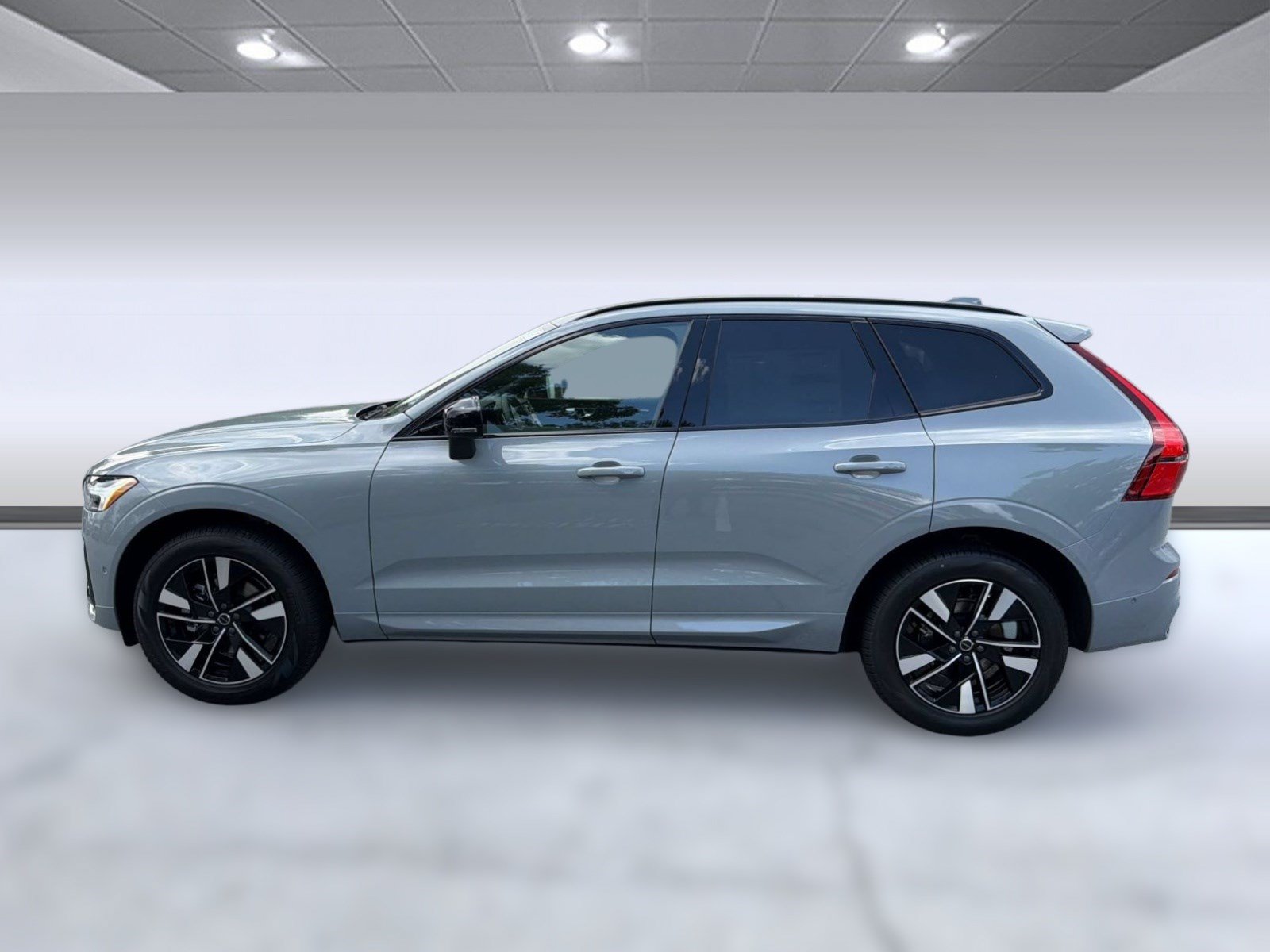 New 2026 Volvo XC60 B5 Plus w/ Climate Package AWD/4WD image 2