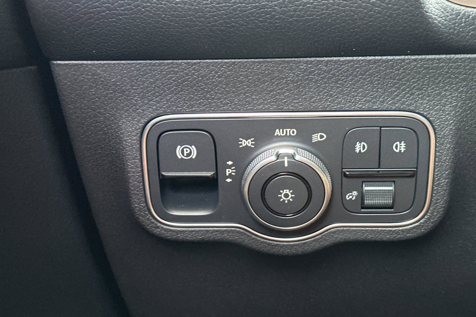 New 2025 Mercedes-Benz GLB 250 image 26