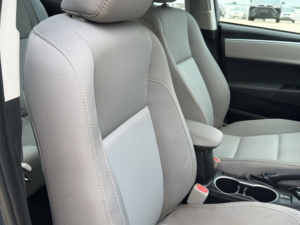 Used 2016 Toyota Corolla LE FWD image 11