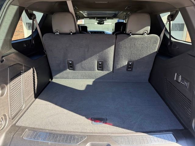 Used 2024 GMC Yukon XL Denali w/ Advanced Technology Package image 9