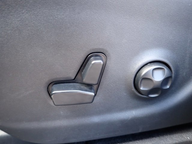 Used 2019 Jeep Cherokee Latitude Plus w/ Comfort/Convenience Group image 14