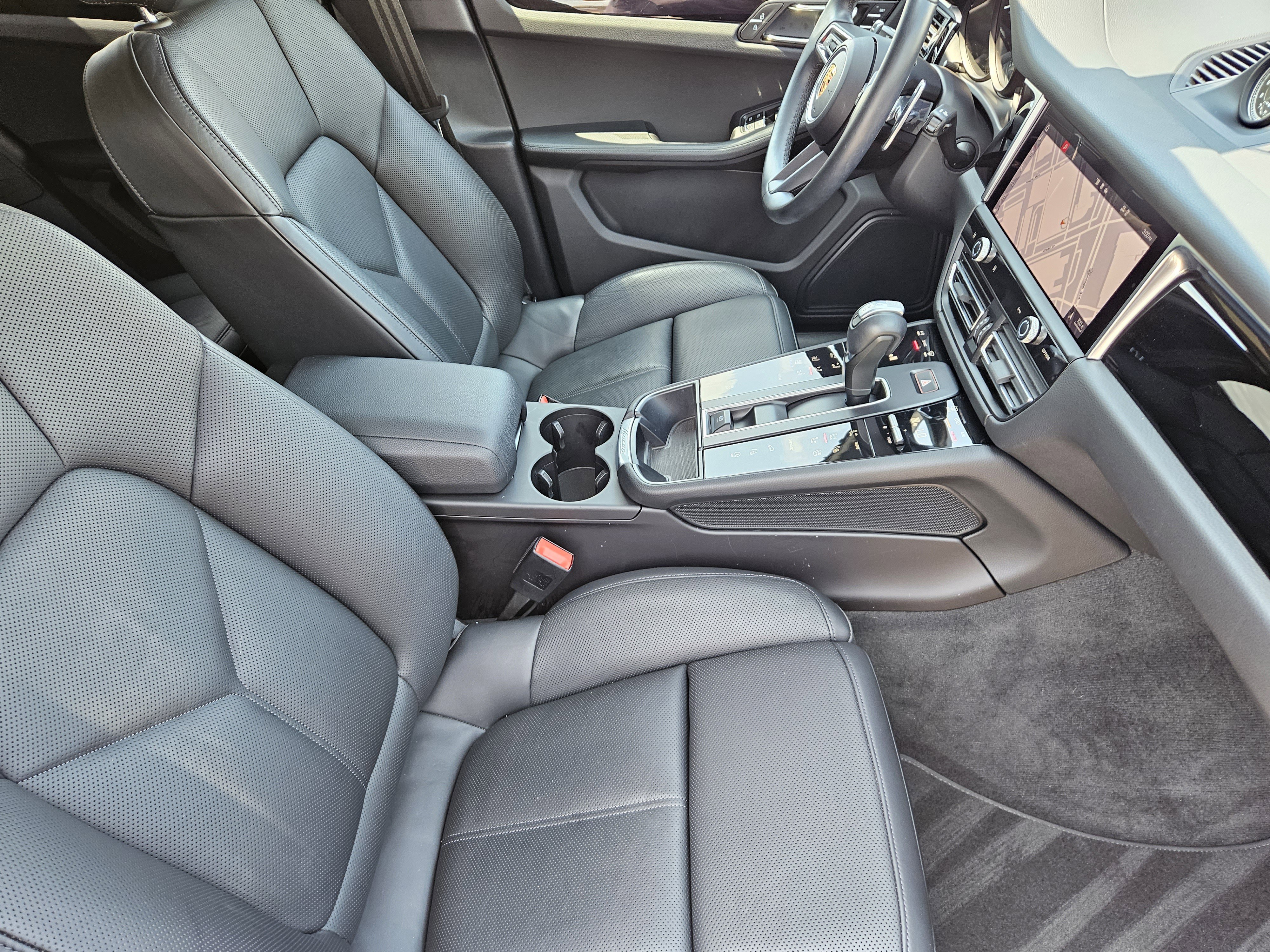 Certified 2023 Porsche Macan Turbo AWD/4WD image 15